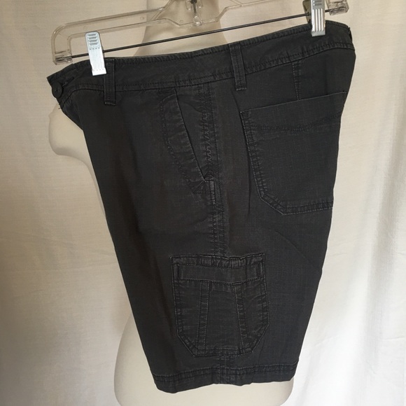 Eddie Bauer - dark gray shorts, slightly curvy - size 2 - Picture 3 of 6